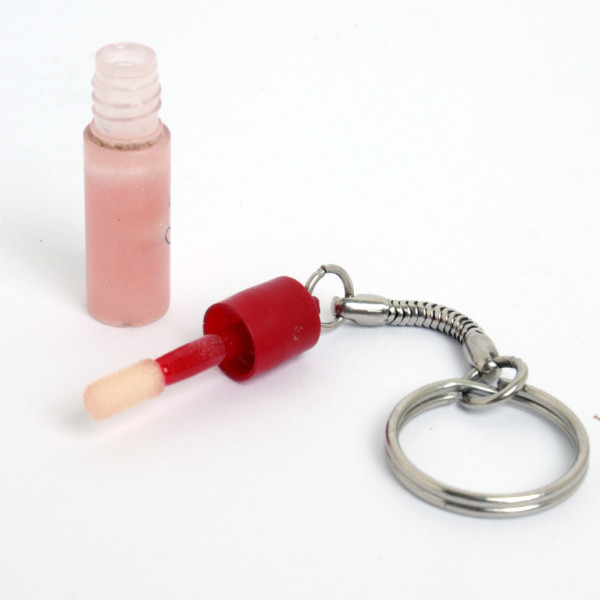 מחזיק מפתחות בצורת שפתון